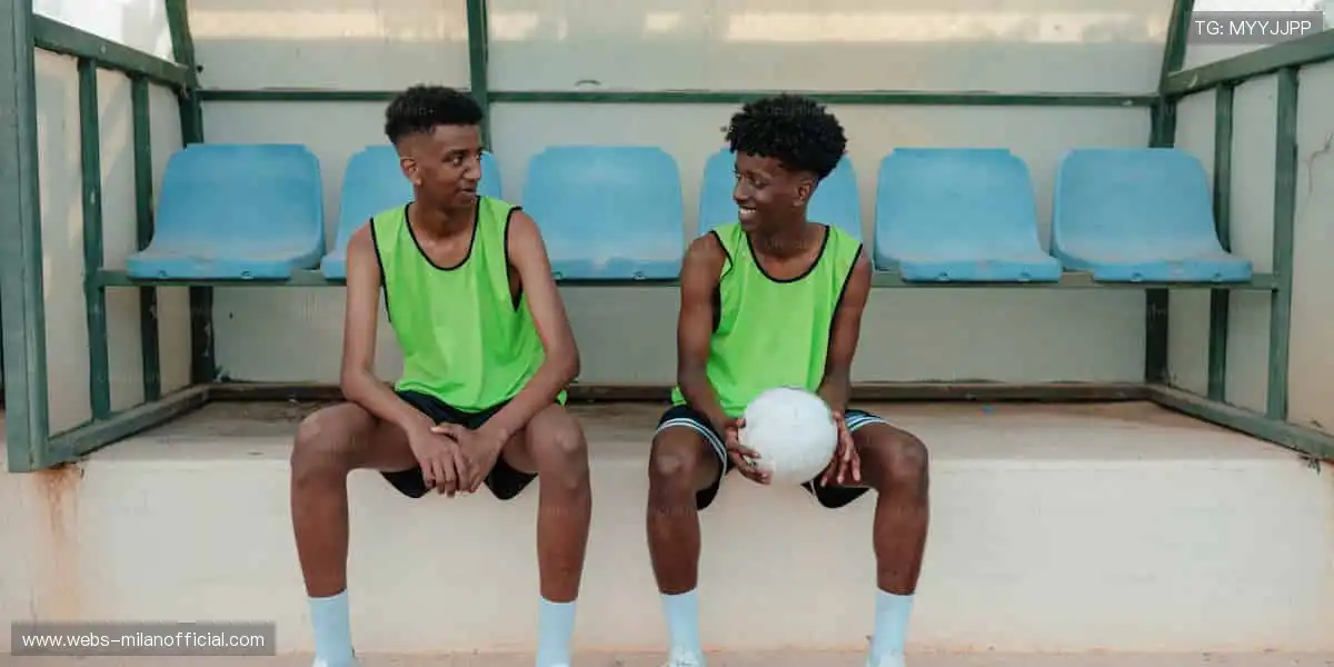 一键开启直播，弹幕互动，和全球球迷一起沸腾💬🌍